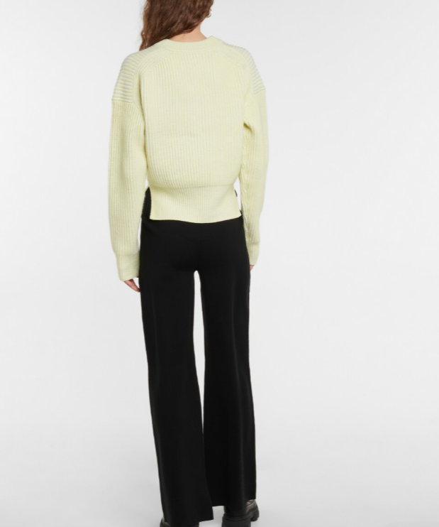 Crewneck with extra long sleeves