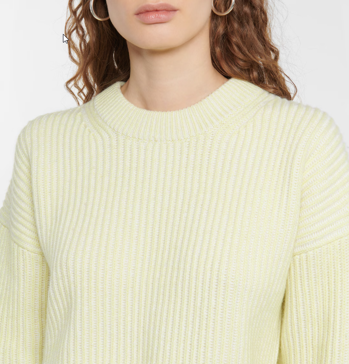 Crewneck with extra long sleeves